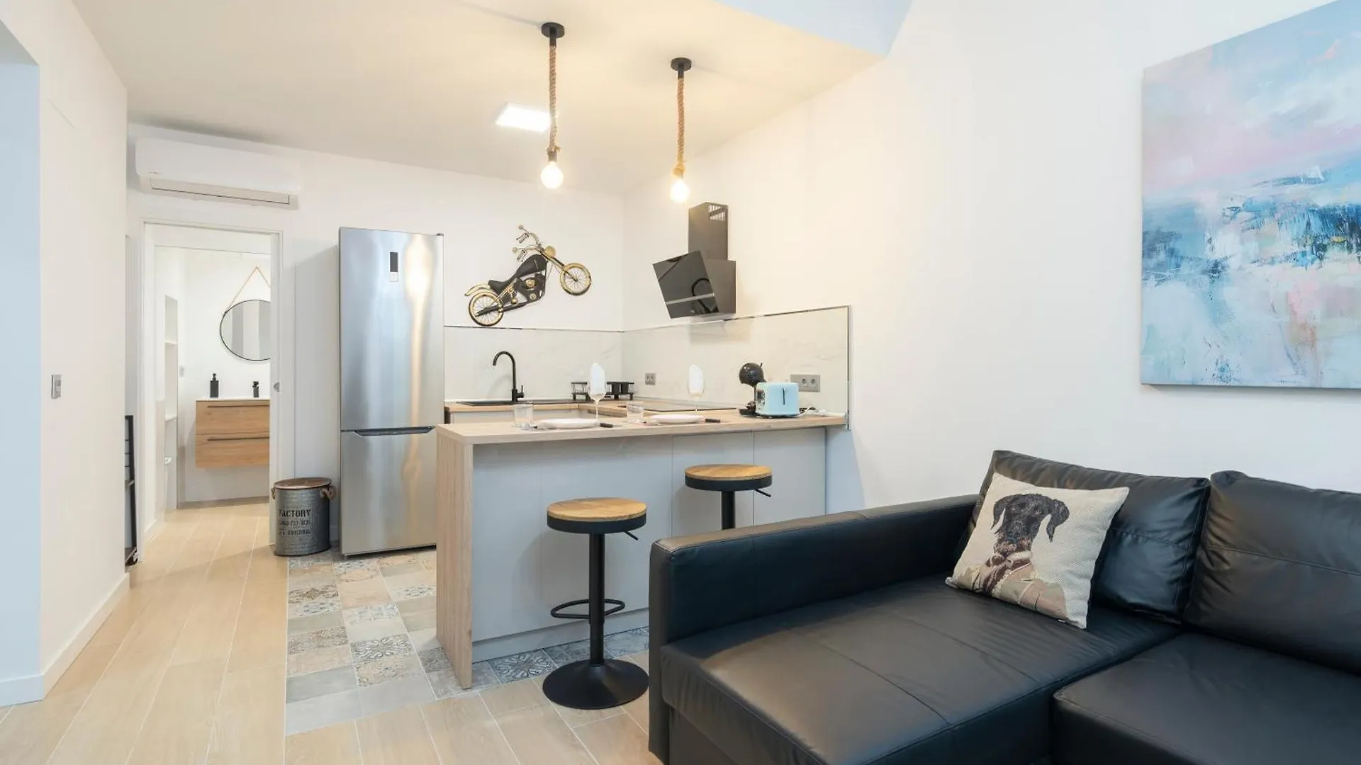 Falla Loft & Beach Cadiz 0*,  Spain